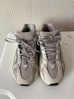 Yeezys 700 V2 Static maat 44, Kleding | Heren, Schoenen, Ophalen of Verzenden, Zwart