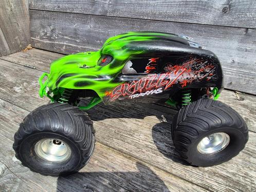Traxxas Stampede Skully 2WD ZGAN rijklaar met accu en lader, Hobby en Vrije tijd, Modelbouw | Radiografisch | Auto's, Gebruikt