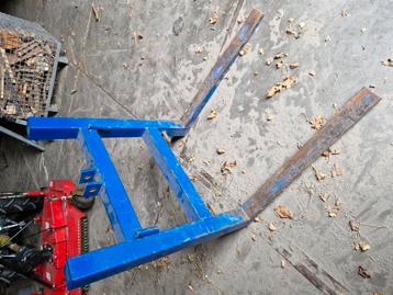 Pallet fork minin tractor beschikbaar voor biedingen