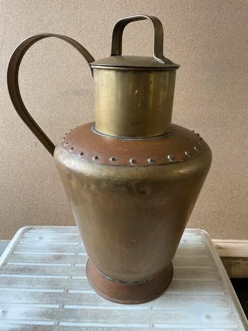 Antieke Koperen Ketel met Deksel beschikbaar voor biedingen