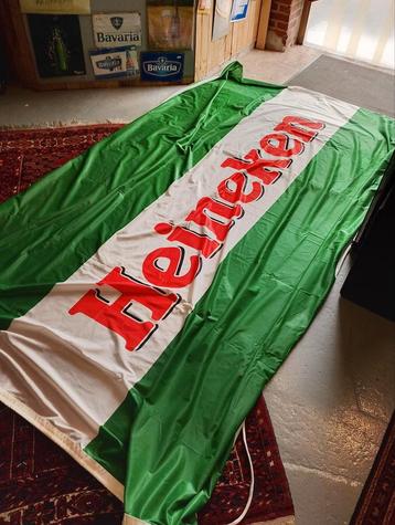 Zeer groot Heineken vlag  beschikbaar voor biedingen