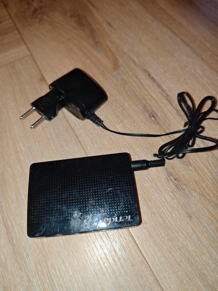 Tenda 5-Poort Gigabit Switch - Mini Desktop, Computers en Software, Netwerk switches, Gebruikt, Ophalen of Verzenden