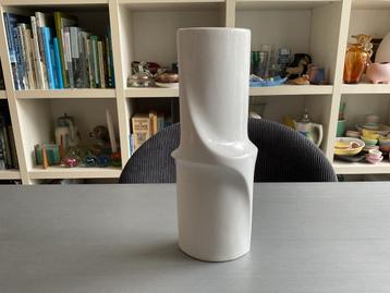 Jan van der Vaart Multipel witte porseleinen vaas 27 cm 1982 beschikbaar voor biedingen