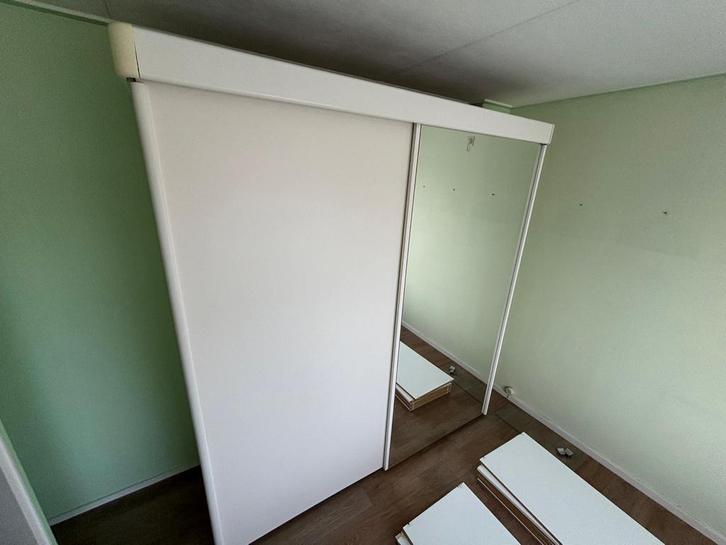 Witte kledingkast met spiegel, Huis en Inrichting, Kasten | Kledingkasten, Gebruikt, 200 cm of meer, 200 cm of meer, 50 tot 75 cm