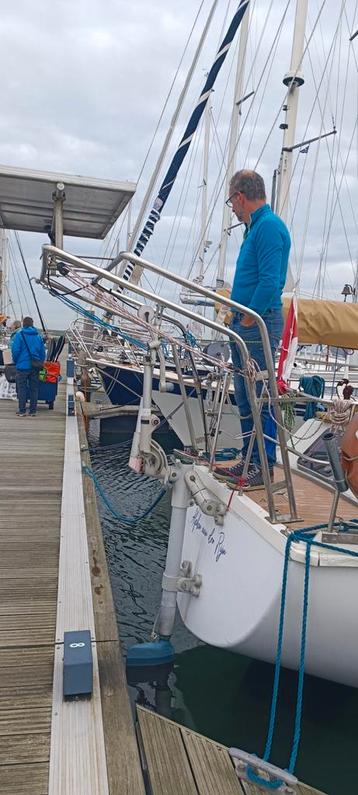 Stevige RVS davits met vaste arm en voetbevestiging op dek beschikbaar voor biedingen