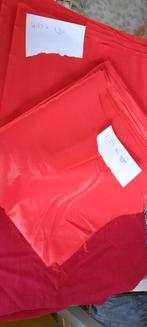 2 x lappen "voeringstof" rood, Nieuw, Overige materialen, Ophalen of Verzenden, 120 cm of meer