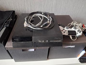 PlayStation 4 met controller en kabel beschikbaar voor biedingen