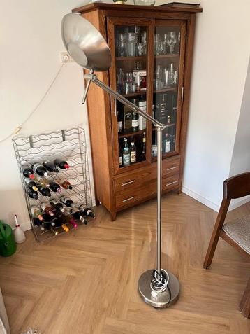 Vloerlamp, geeft veel licht! beschikbaar voor biedingen
