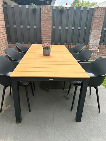 Tuinset 6 stoelen + tafel hout/metaal – Zo goed als nieuw beschikbaar voor biedingen