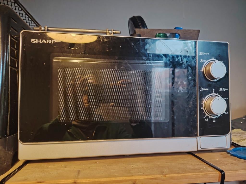 Sharp Magnetron - Perfect voor snelle maaltijden!, Ophalen, Gebruikt, Magnetron, Draaiplateau