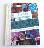 Hobbyboek M4722: Trendy accessoires Haken en Breien 15+, Ophalen of Verzenden, Zo goed als nieuw, Breien of Haken, Patroon of Boek