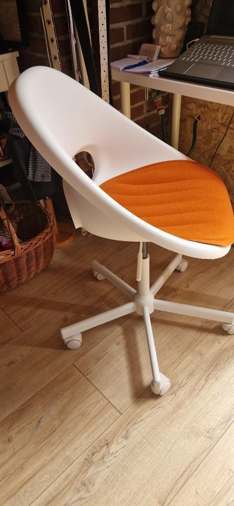 Ikea LOBERGET / MALSKÄR Draaistoel + zitkussen, wit/oranje, Huis en Inrichting, Bureaustoelen, Nieuw, Bureaustoel, Wit, Ophalen of Verzenden