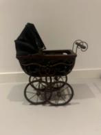 Ouderwetse kinderwagen met pop, Ophalen of Verzenden