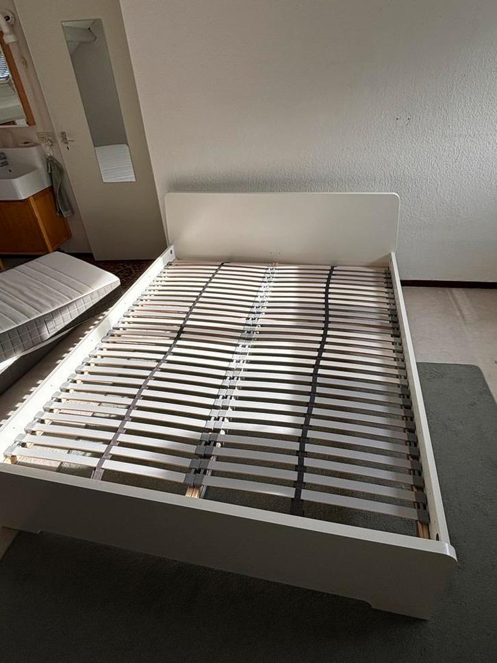 Wit Tweepersoonsbed met Lattenbodem + 2 matrassen, Huis en Inrichting, Slaapkamer | Bedden, Zo goed als nieuw, Tweepersoons, 160 cm