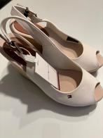 Tommy Hilfiger schoenen maat 38 nieuw, Kleding | Dames, Schoenen, Nieuw, Tommy Hilfiger, Beige, Ophalen of Verzenden