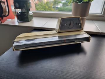 Philips 22 SH 274 wekkerradio  jaren '60   beschikbaar voor biedingen