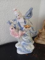 Japans porseleinen beeldje man met kooikarper, Ophalen of Verzenden