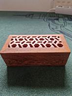 Houten sierdoosje met uitgesneden details, Minder dan 50 cm, Minder dan 50 cm, Ophalen of Verzenden, Minder dan 50 cm