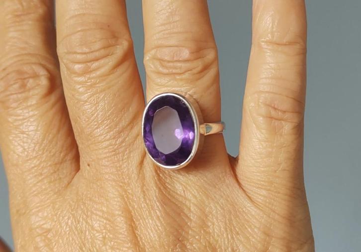925 zilveren ring met natuurlijke Amethist steen, Sieraden, Tassen en Uiterlijk, Ringen, Nieuw, Dame, 17 tot 18, Paars, Zilver