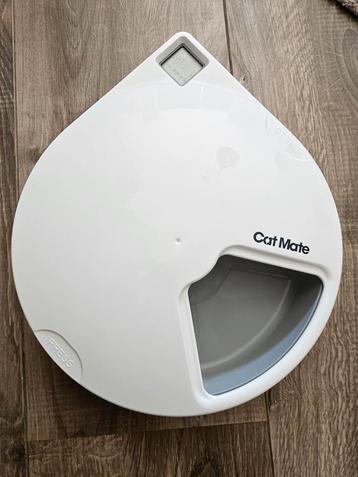 Automatische voerbak nieuw beschikbaar voor biedingen