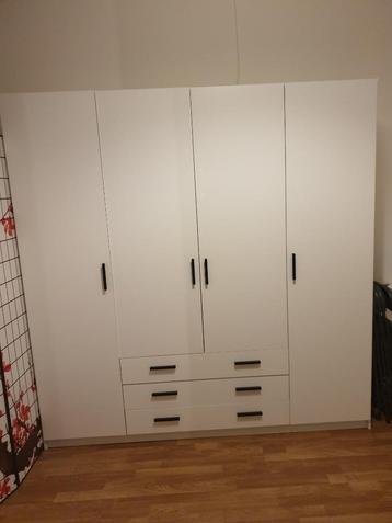Prachtige grote kledingkast ophalen in Nijmegen beschikbaar voor biedingen
