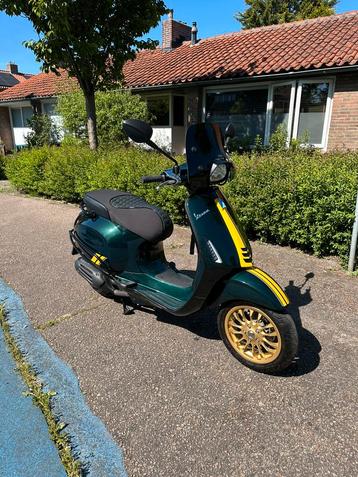Custom Vespa sprint 2022 e5 racing sixties  beschikbaar voor biedingen