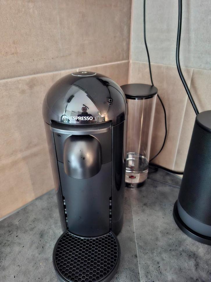 Nespresso Vertuo Koffiemachine, Witgoed en Apparatuur, Koffiezetapparaten, Zo goed als nieuw, Koffiepads en cups, Koffiemachine