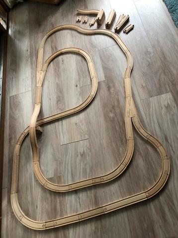 Houten treinrails beschikbaar voor biedingen