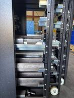 KANTGEREEDSCHAP KAST, Ophalen