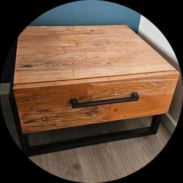 Industriele salon/bijzettafel beschikbaar voor biedingen