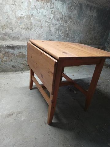 Eettafel (klaptafel) beschikbaar voor biedingen
