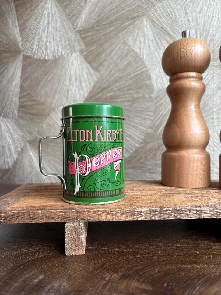 Vintage metalen peper strooibus, Antiek en Kunst, Antiek | Keukenbenodigdheden, Ophalen of Verzenden
