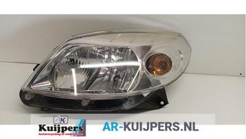 Koplamp links van een Dacia Sandero beschikbaar voor biedingen