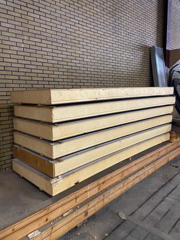 Geïsoleerde sandwich dakplaten  beschikbaar voor biedingen