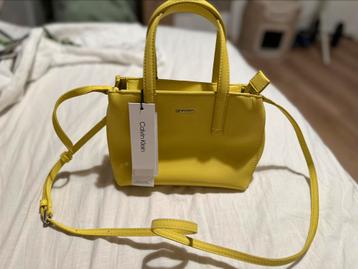 CALVIN KLEIN CK MUST HANDTAS 20.5 CM ACACIA beschikbaar voor biedingen