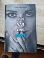 Karen M. McManus - Een van ons liegt, Ophalen of Verzenden, Zo goed als nieuw, Karen M. McManus