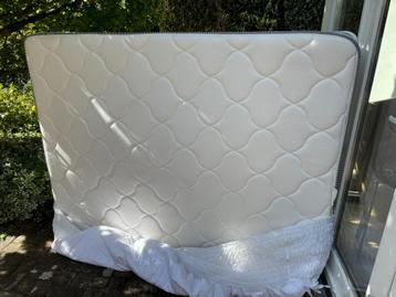 Gratis - Matras / boxspring - Queen size bed beschikbaar voor biedingen