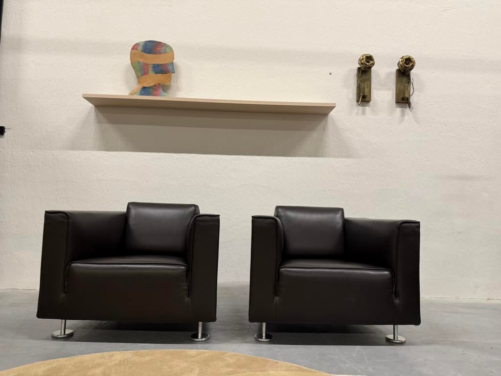 2 Nieuwstaat Design on Stock Blizz fauteuil bruin leer Stoel, Huis en Inrichting, Design on Stock, Ophalen of Verzenden, Zo goed als nieuw