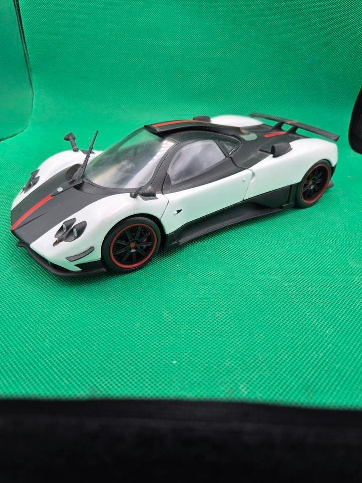300 pagani zonda coupe 1/18 mondo motors, Hobby en Vrije tijd, Modelauto's | 1:18, Zo goed als nieuw, Revell, Ophalen of Verzenden