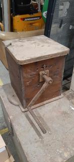 Antieke handmolen/boterkarn/graanmolen, Ophalen