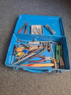 Ijzeren kist met diverse gereedschap gebruikt, Doe-het-zelf en Verbouw, Ophalen of Verzenden, Gebruikt