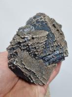 Mooi stuk blauw/paarse fluoriet met calciet, Verzamelen, Mineralen en Fossielen, Ophalen of Verzenden, Mineraal