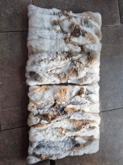 Echte Dierenhuid Kussens - Konijn & Vos, Huis en Inrichting, Woonaccessoires | Kussens, Zo goed als nieuw, Beige, Rechthoekig