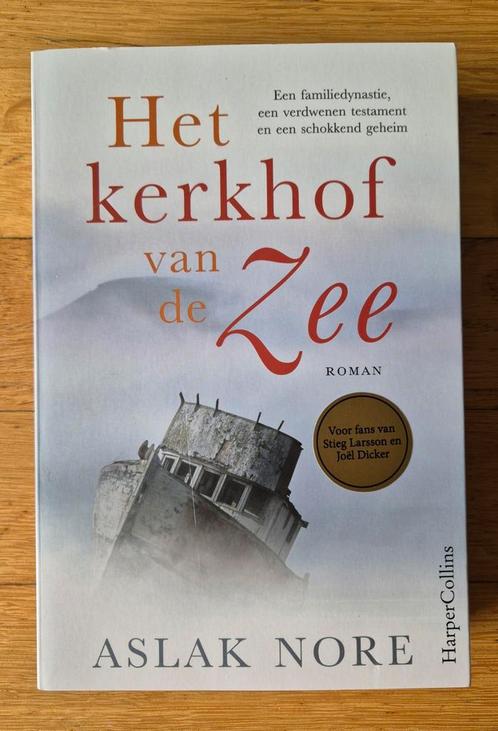 Het kerkhof van de zee. Aslak Nore. I.z.g.st., Boeken, Romans, Zo goed als nieuw, Nederland, Ophalen of Verzenden