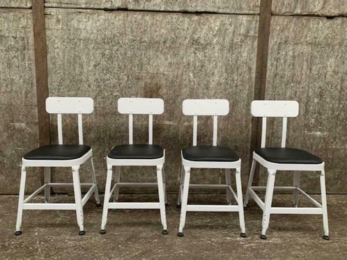 UITVERKOOP - Stalen stoelen met kunstlederen zitting, Huis en Inrichting, Stoelen, Nieuw, Kunststof, Metaal, Wit, Ophalen of Verzenden
