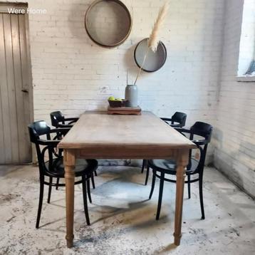 Oude Franse cafe tafel in originele authentieke patina beschikbaar voor biedingen
