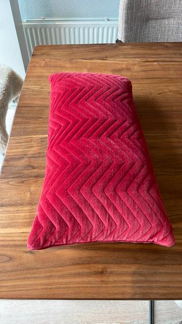 Velvet kussen bordeaux z.g.a.n. rechthoekig beschikbaar voor biedingen