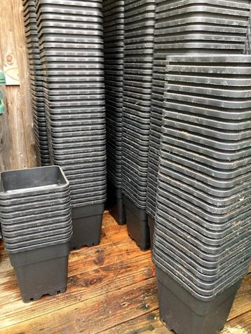 Potten 11 liter 440 stuks beschikbaar voor biedingen