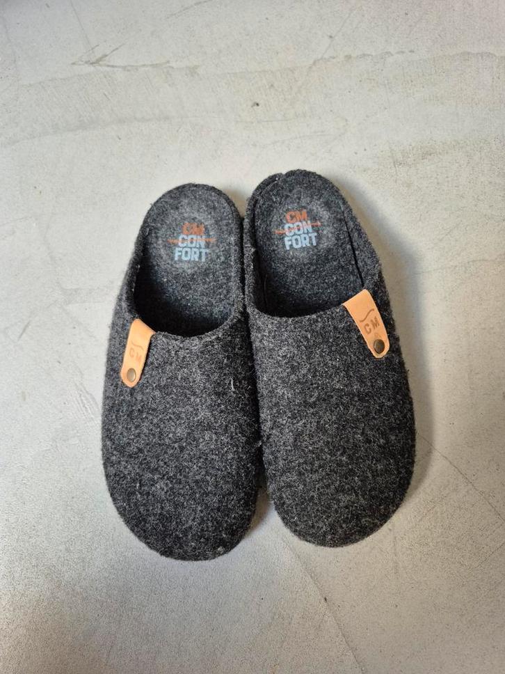 CM pantoffels maat 39, Kleding | Dames, Schoenen, Zo goed als nieuw, Pantoffels of Sloffen, Grijs, Ophalen of Verzenden