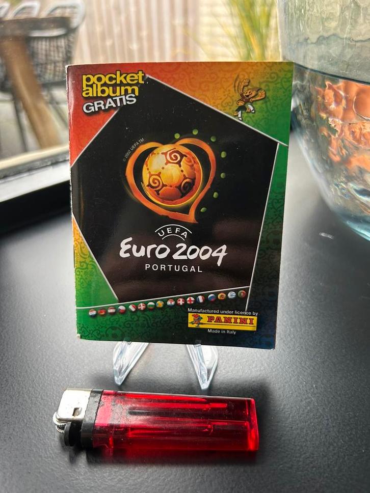 Pocket Album Euro 2004 met C.Ronaldo Rookie 98% vol 247/252, Hobby en Vrije tijd, Stickers en Plaatjes, Zo goed als nieuw, Meerdere stickers